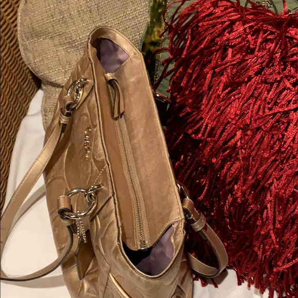 Coach metallic gold signature embossed leather - Picture 8 of 8